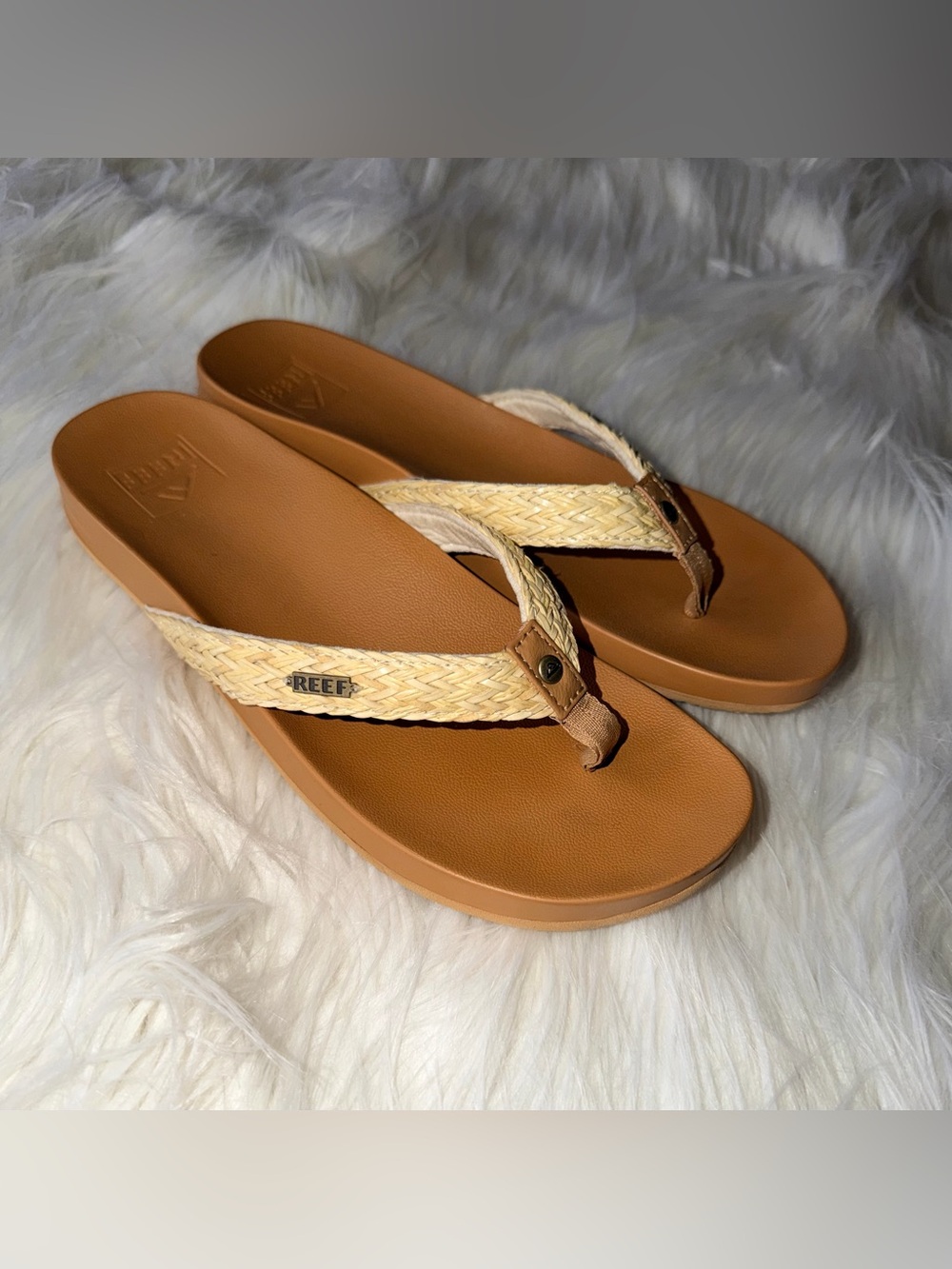Reef Women’s size 7 Tan Footbed with Natural Woven Strap Thong style Sandals